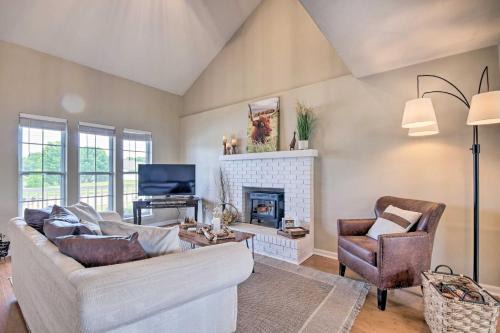 Columbia House | Cozy Townhome Near Mizzou University - Rated 9.5/10!