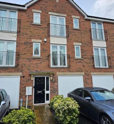 Mickleover Apartment | Relaxing Townhouse