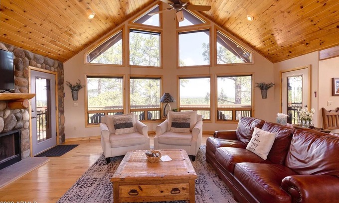 Torreon Ski Chalet | Inviting Treetop Retreat for Families of 12 to Enjoy