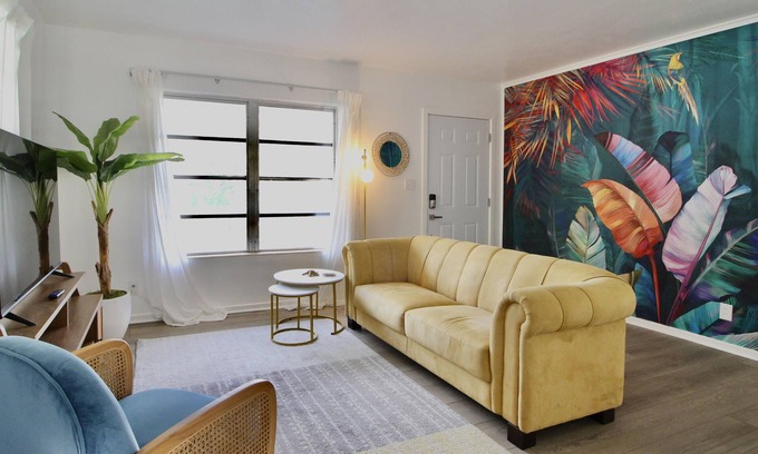 Melbourne House | Idyllic Coral Cottage Melbourne: Family & Pet-Friendly Retreat