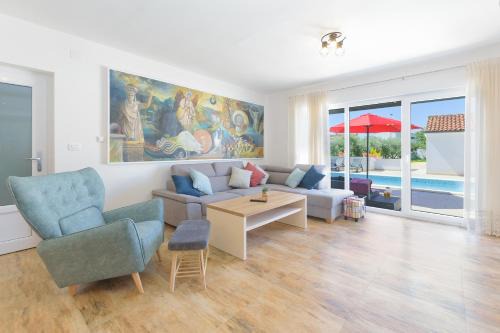 Valbandon Villa | Serene Villa Mala Vala with Pool & Oceanfront Views
