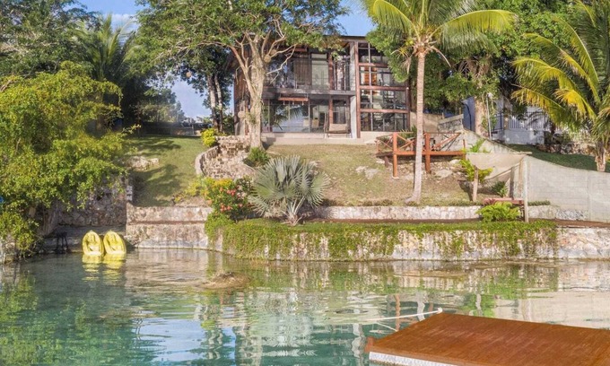 Centro Villa | Casa Villa Real: Embrace Nature with Kayaks & Hammocks