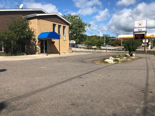 Wausau Hotel | Pet-Friendly Reliance Inn with Complimentary Breakfast