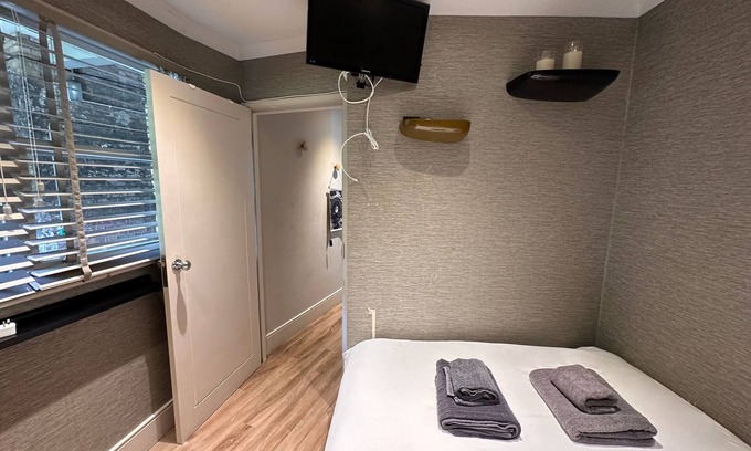 Vincent Square Apartment | Inviting 1-Bed Studio with Kitchen in London