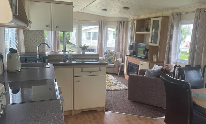 Mappleton House | Remarkable 2-Bed Villa caravan in Driffield