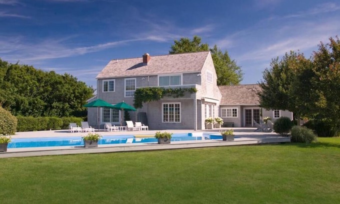 Bridgehampton House | Elegant Bridgehampton Beach Estate Near Private Access