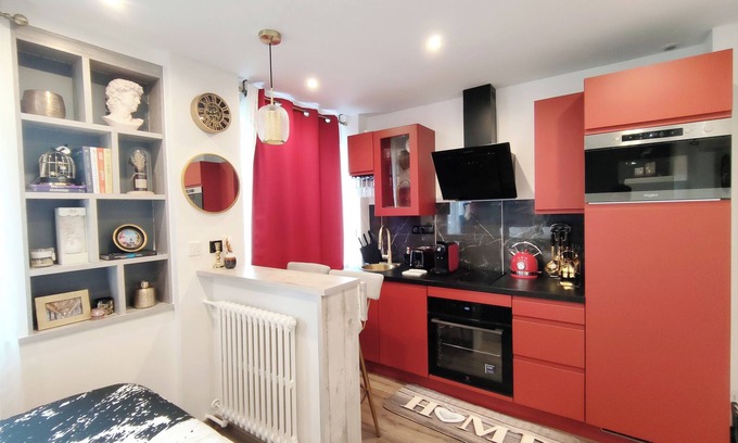Le Kremlin-Bicetre Apartment | Inviting 1-Bed Apartment with Kitchen Near Paris
