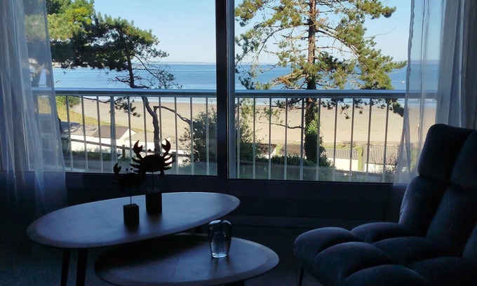 Douarnenez Communaute Apartment | Idyllic Residence with Ocean View in Douarnenez Bay