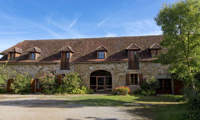 Loubressac Cottage | Inviting Gite with Pool & Terrace in the Dordogne Valley