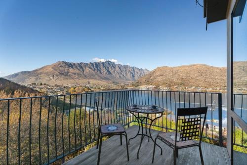 Frankton House | Scenic Escape - 4-Star Queenstown Holiday Home for Families