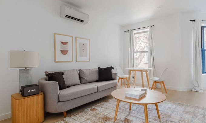 Williamsburg Apartment | Inviting Williamsburg 2BR with Pet-Friendly Amenities