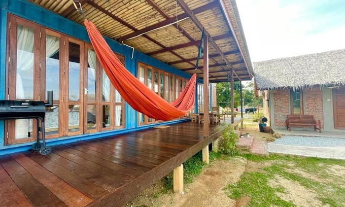 Pantai Penarik House | Cozy Rembulan Escape - Container House with Ocean View