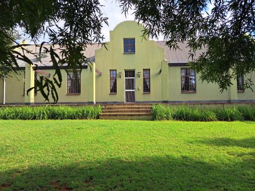 Madibeng Cabin | Top-Rated Remhoogte Mountain Lodge with Ocean View & Pool