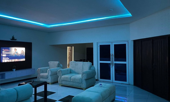 Abeokuta House | Remodeled 2 Bd with WiFi In Quiet Adigbe Abeokuta Estate. 5 mins to Downtown.