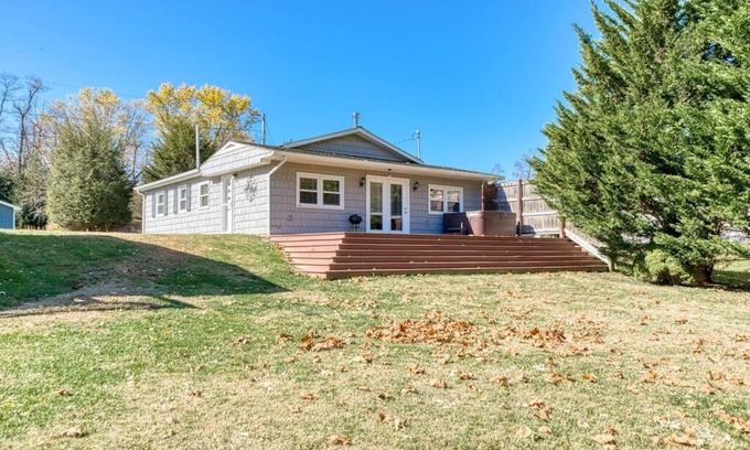 Belspring House | Relaxing Riverfront 3 BR Cabin with Family-Friendly Amenities