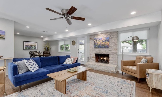 Austin House | Pet-Friendly 3BR Retreat with Spa & Large Backyard Oasis