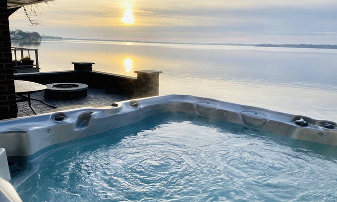 Clear Lake House | Family-Friendly 5-Bedroom Home with Ocean Views & Spa