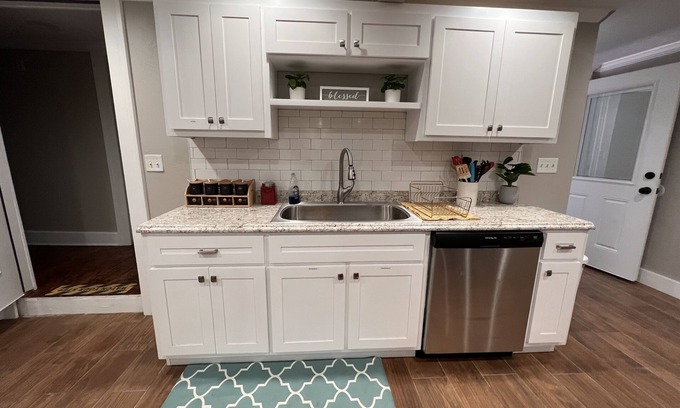 Lake City House | Modern Downtown High Springs Retreat with Spa & Pet-Friendly Options