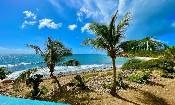 Bolongo Bay Condo | Beautiful Condo with Private Balcony & Oceanfront Views