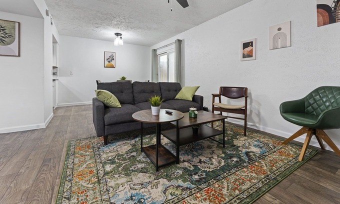 St. Johns Apartment | Remodeled Cozy Clean Oasis, Central Austin