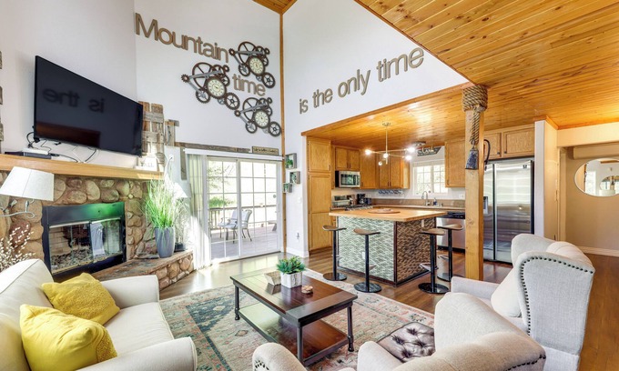 Crestline House | Inviting Crestline Retreat: Steps to Lake Gregory!