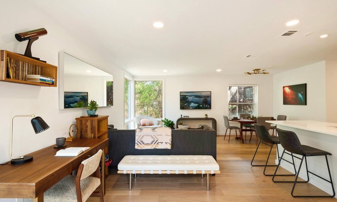 Barton Hills House | Stunning Duplex with Open Kitchen & Great Patio in Barton Hills