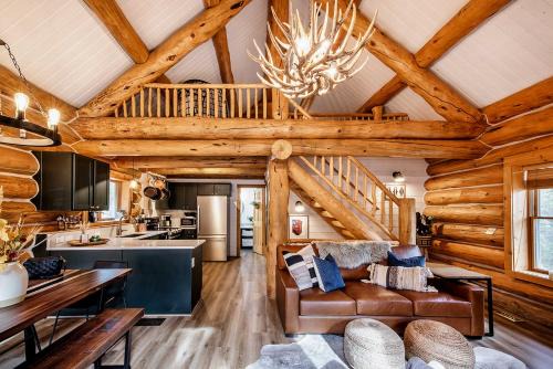 Fairplay House | Cozy Swedish Cope Log Cabin with Sauna & Loft Retreat