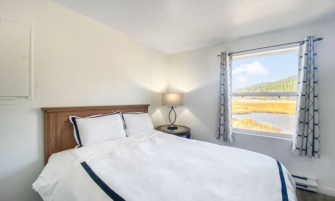 Aspen Park House | Cozy Getaway Steps from Shopping and Family-Friendly Fun