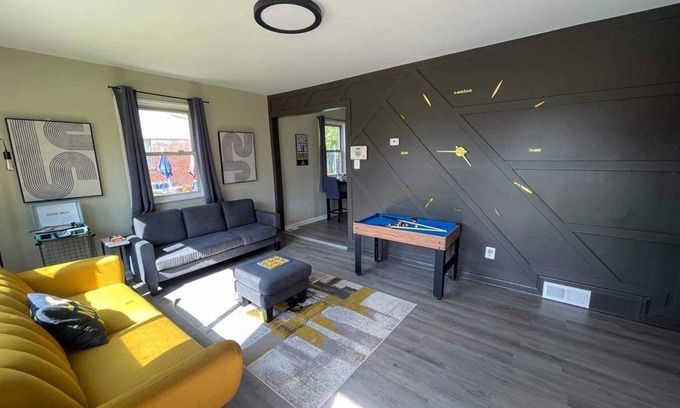 Capitol Heights House | Historical Cottage Near DC with Wifi and Cozy Fire Pit