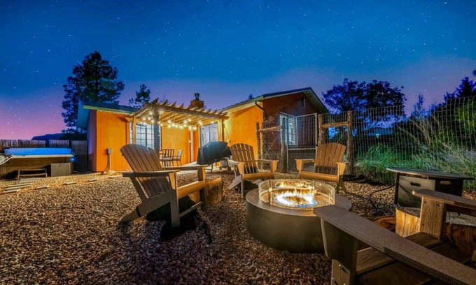 Kanab House | Pet-Friendly Kanab Escape: Arrowleaf House with Hot Tub