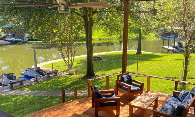Tool House | Relaxing Lake Home Retreat with Ocean Views and Kitchen