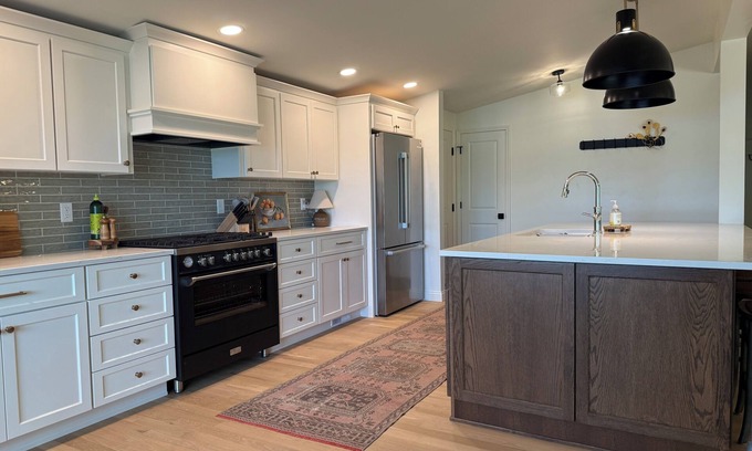 Green Lake House | Remodeled Lake Retreat: Putting Green & Game Room+Bar! Forever Wild Views