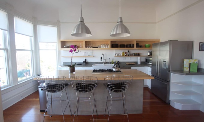 Lower Haight Apartment | High-End Remodeled Penthouse with Spa & Breakfast, Rated 10/10
