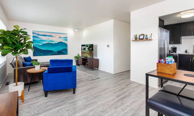 South Richland House | Remodeled Two BR With Queen Beds, WIFI and W/D!