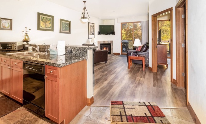The Highlands Condo | Inviting Remodeled Condo with Pool, Spa & Shuttle Service