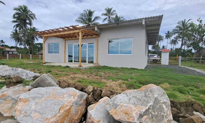 Colon House | Remote Beachfront Escape