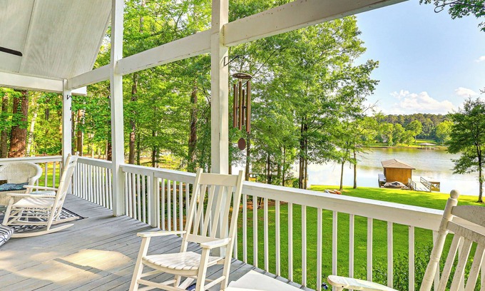 Eatonton House | Remote Escape: Lake Home w/Dock in Sparta!