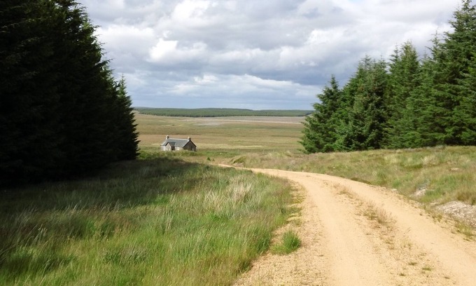Halkirk Cottage | Pet Friendly Wilderness Retreat in Caithness - Free Fishing