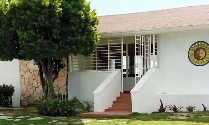 Adelaide House | Secluded Nassau Retreat: Ocean Views and Spa Relaxation