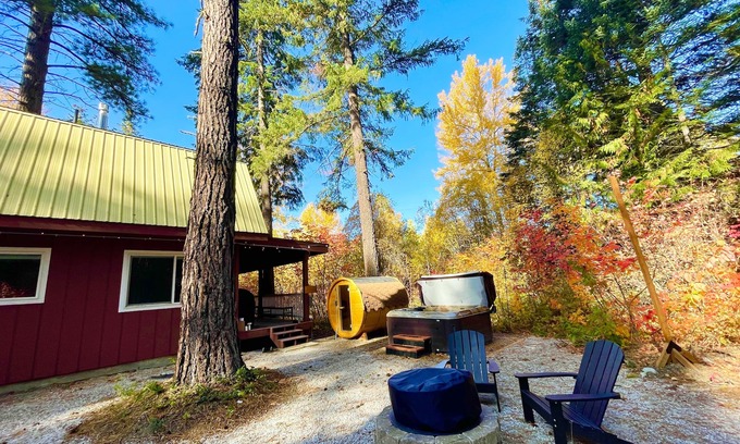 Leavenworth Cabin | Ideal Work Retreat with Hot Tub and Sauna: CascadeHaus