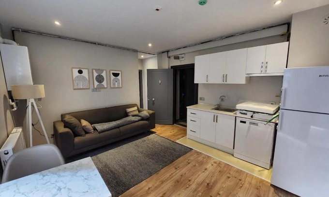 Rasimpasa Apartment | Inviting Remta Real Estate: Child-Friendly 4-Star Stay