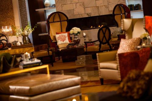 South Baton Rouge Hotel | Elegant Renaissance Baton Rouge Hotel with Pool & Ocean View
