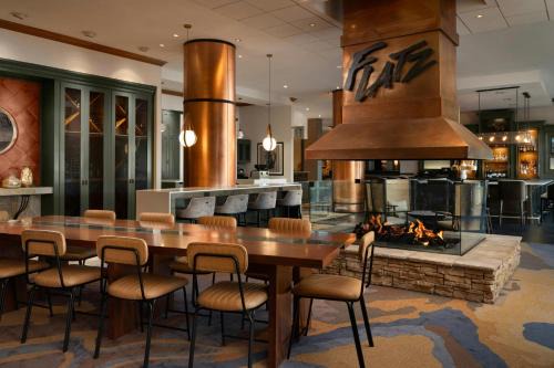 Broomfield Hotel | Inviting Renaissance Boulder Flatiron Hotel with Pool & Views