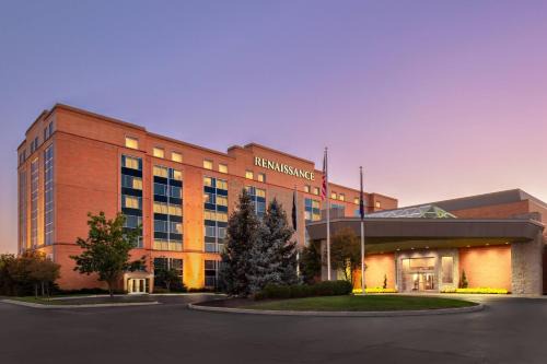 Carmel Hotel | Relax at Renaissance Indianapolis North Hotel - 4-Star Retreat
