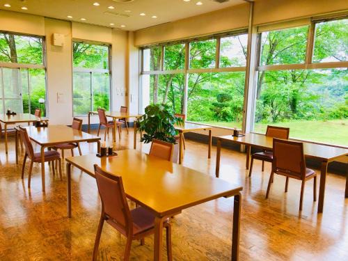 Tanagura Hotel | Family-Friendly Renaissance Tanagura with Pool & Hot Tub