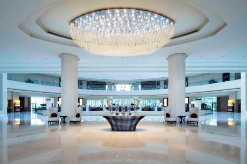 Hexi Hotel | Luxury Retreat at Renaissance Tianjin Lakeview Hotel