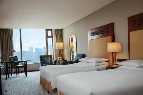 Wuchang Hotel | Discover Renaissance Wuhan Hotel: A 5-Star Retreat