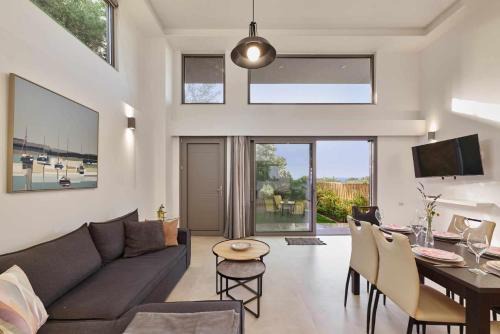Vamvakopoulo House | Experience Renia's House: 4-Star Family-Friendly Retreat