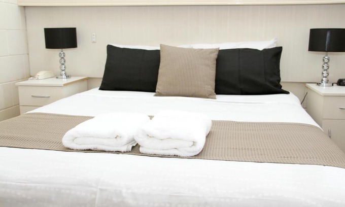 Renmark Hotel | Renmark Motor Inn: Family-Friendly with Pool and Hot Tub