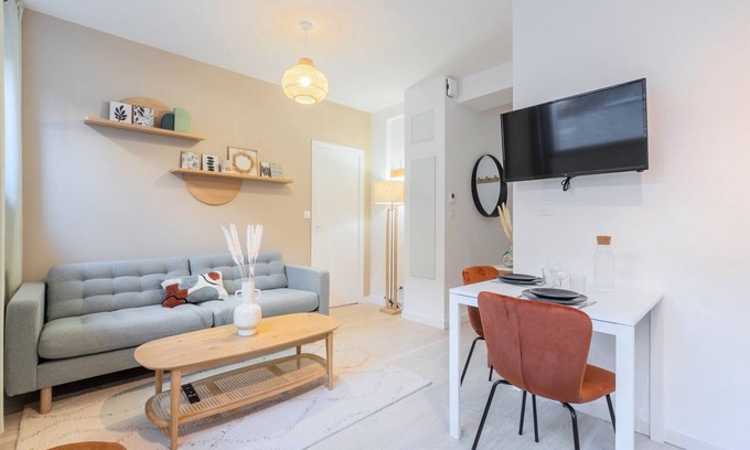 Lille Centre Ville Apartment | Elegant Renovated 1 Bedroom Apartment with Spa & Breakfast